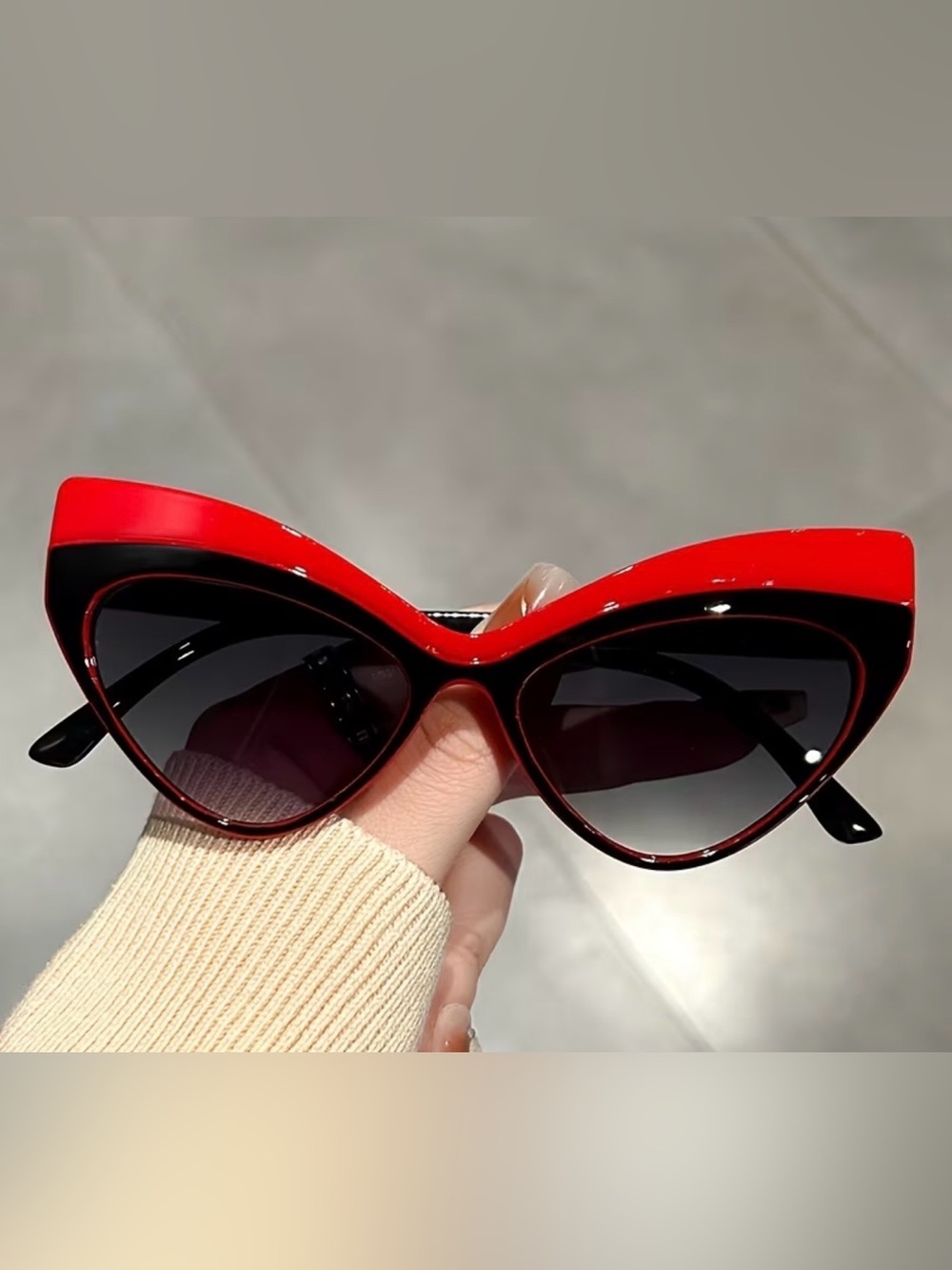 Red Cat-Eye Women's Sunglasses - Fashion Accessory